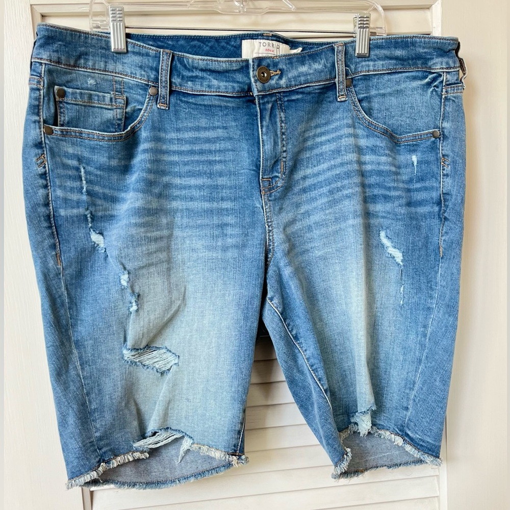 Torrid Light Blue Demin 9" Shorts - Size 20 NWT